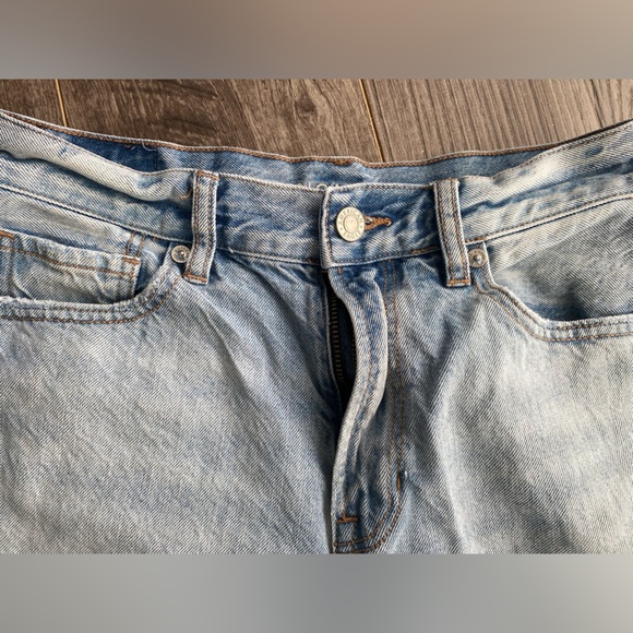 American Eagle faded blue relaxed mom shorts raw hem high waist longer length - Picture 2 of 9